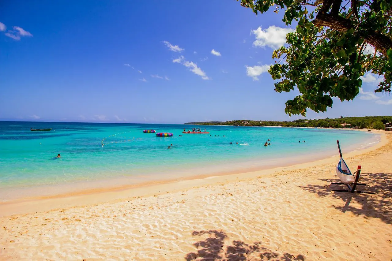 Paradise Island Beach Resort Punta Rucia Hotel